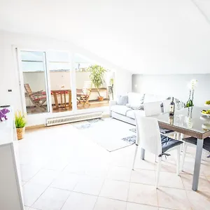 Apartment Mansarda Luminosa In Centro A, Sanremo